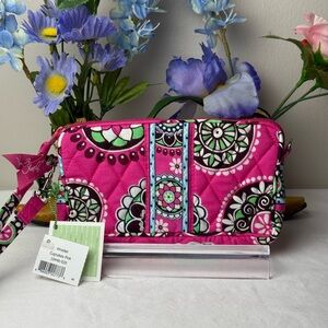 NWT Vera Bradley Cupcakes Pink Wristlet Wallet Retired Pattern